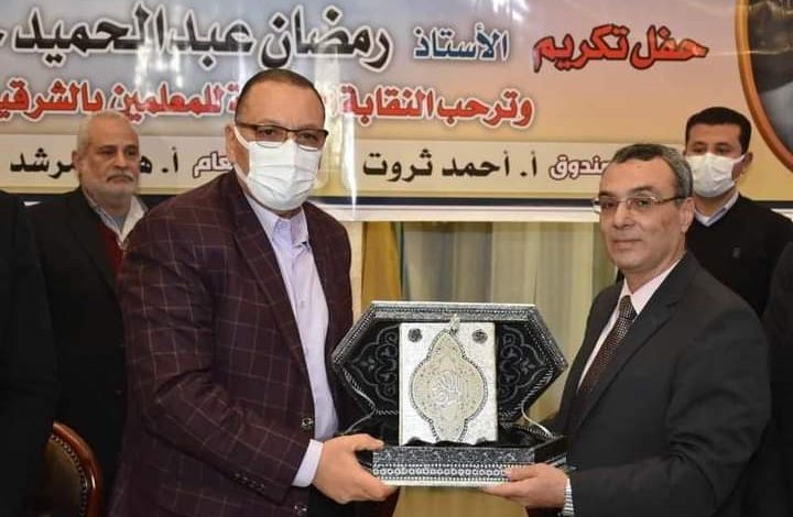 محافظ الشرقية يشهد تكريم رمضان عبد الحميد لبلوغه السن القانونية 4 FB IMG 1644734108483