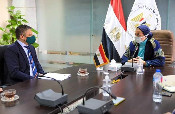 وزيرة البيئة تناقش مع ممثلي شركة بيكر هيوز العالمية التعاون فى تكنولوجيا الطاقة البيئية 3 FB IMG 1645265341946