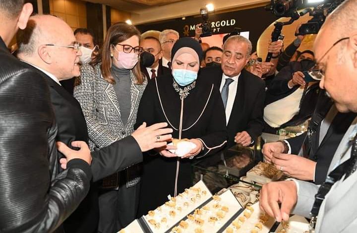 وزيرا التجارة والصناعة والتموين والتجارة الداخلية يفتتحان المعرض والمؤتمر الأول للذهب والمجوهرات "نبيو 2022 3 FB IMG 1645296216863