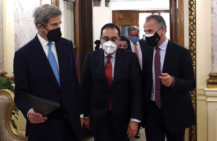 رئيس الوزراء يستقبل "جون كيري" المبعوث الرئاسي الأمريكي الخاص للمناخ 2 FB IMG 1645478447496