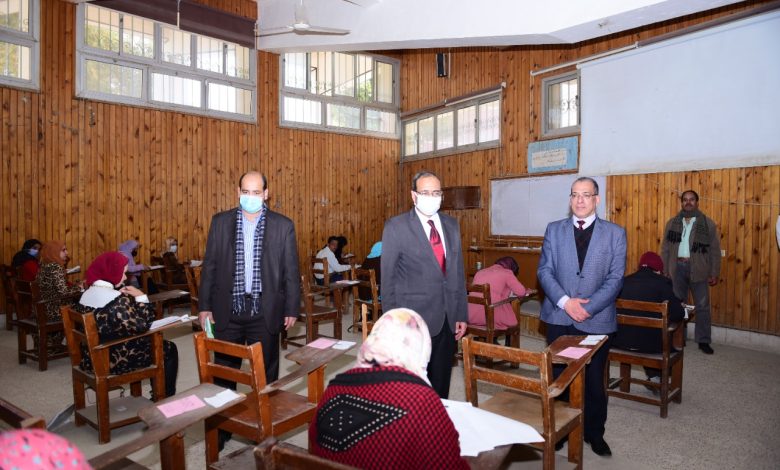 1364 طالب بجامعة سوهاج يؤدون امتحانات الفصل الدراسي الأول بالتعليم المدمج 1 IMG 20220208 WA0089