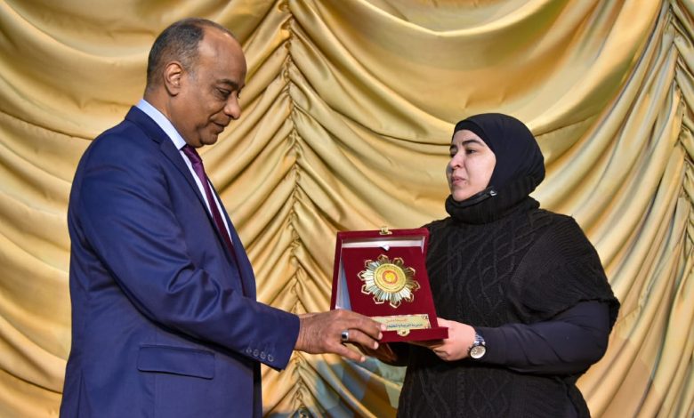 تعليم بورسعيد تكرم أسرة الشهيد العقيد أحمد فايز بطل ملحمة الواحات 3 IMG 20220209 WA0069