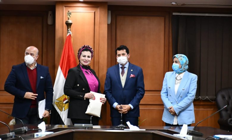 توزيع منح تمويل المشروعات الصغيرة بالتعاون مع الكونفجيس 3 IMG 20220221 WA0112