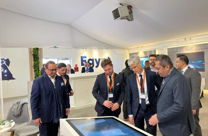 رئيس معرض "Mipim" العقارى العالمى يتجول فى الجناح المصرى 1 FB IMG 1647359323980