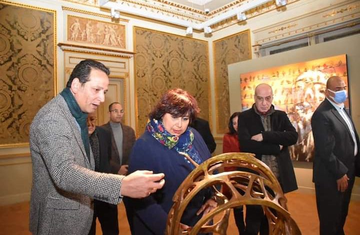 وزيرة الثقافة تتفقد الإصدار الأول من معرض المشهد بمجمع الفنون 5 FB IMG 1647414444284