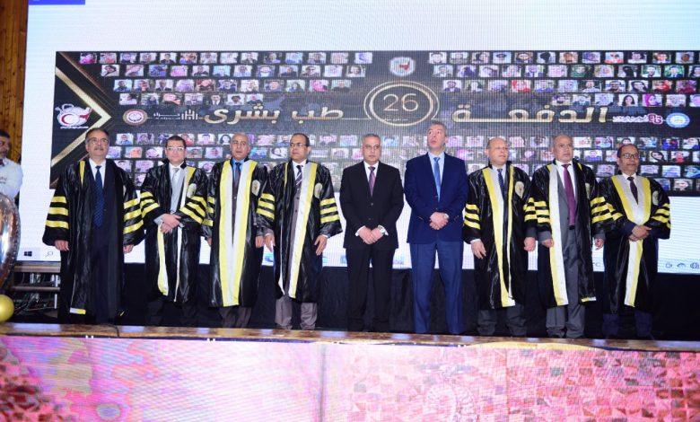 الاحتفال بتخريج الدفعة ٢٦ من الطب البشري بسوهاج 1 IMG 20220305 WA0192