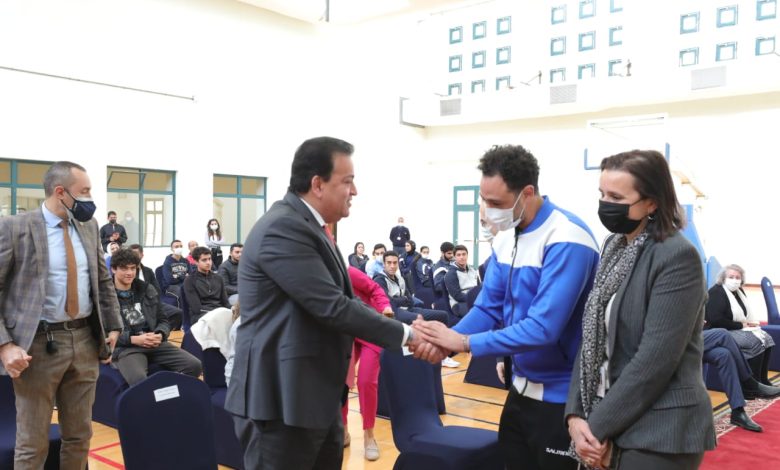 وزير التعليم العالى يفتتح فعاليات نهائي بطولة الجامعات المصرية للإسكواش بالجامعة الأمريكية بالقاهرة. 3 IMG 20220308 WA0172