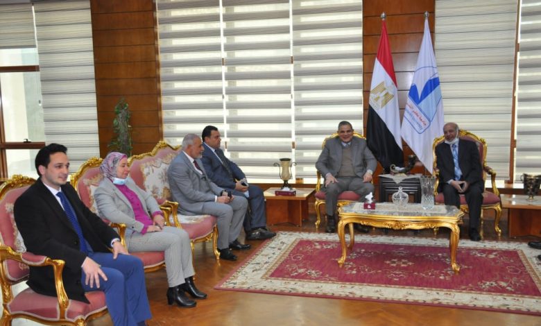 رئيس جامعة كفرالشيخ يستقبل فريق الهيئة القومية لضمان جودة التعليم. 3 IMG 20220313 WA0211