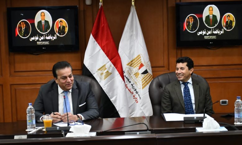 وزيرا الرياضة والتعليم والعالي يبحثان إستضافة مصر لبطولة العالم للجامعات للأسكواش 4 IMG 20220313 WA0299