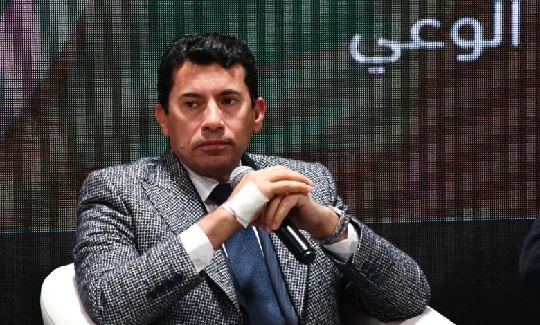 وزير الشباب والرياضة يشهد فعاليات الصالون الثقافى حول "المتغيرات المناخية وعلاقتها بقضايا الوعى 6 IMG 20220314 WA0116 1