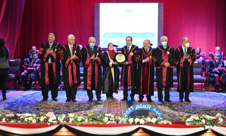 جامعة الفيوم تكرم ١٠٥٠ من أبنائها خلال احتفالية عيد العلم الرابع عشر 1 IMG 20220316 WA0071