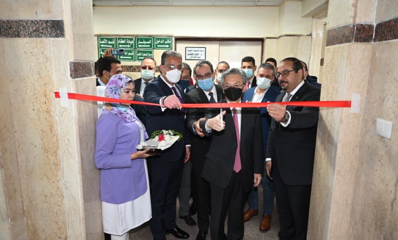 محافظ الفيوم ورئيس الجامعة يفتتحان توسعات مستشفى الجراحة الجامعي 3 IMG 20220323 WA0057