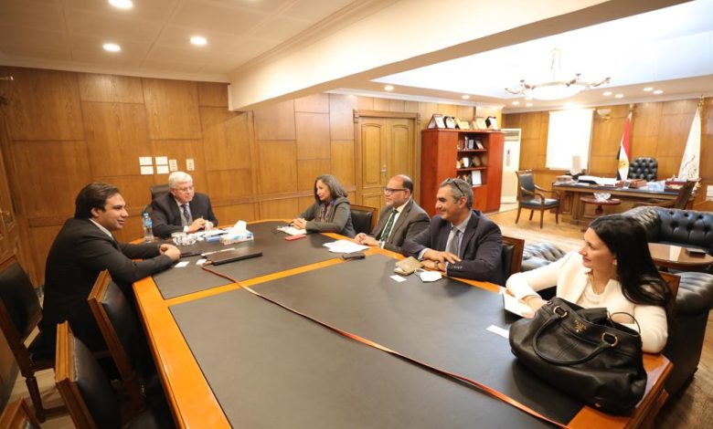 التعليم العالي والبنك المركزي يبحثان آليات تحقيق الشمول المالي بين شباب الجامعات 1 IMG 20220323 WA0111