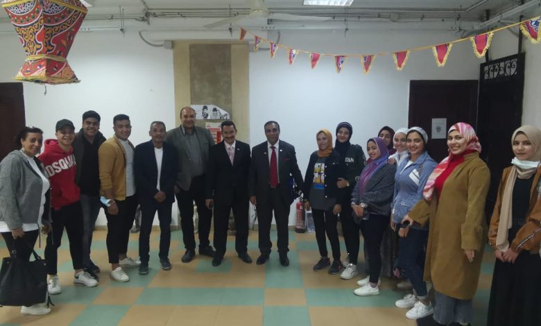 آداب عين شمس تكرم أمهات الطلاب ذوي الهمم والعاملات 1 IMG 20220331 WA0228