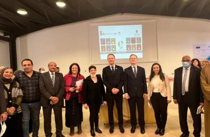 سفير بريطانيا يزور أنشطة برنامج "وعي" للتنمية المجتمعية بالمنيا 3 FB IMG 1648988517539