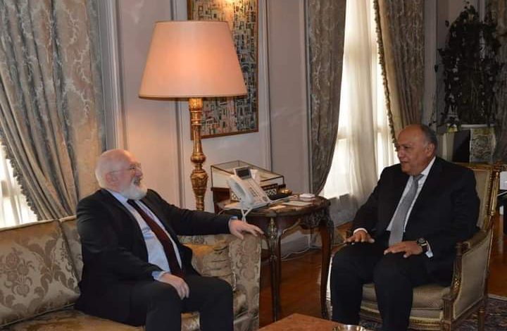 المباحثات وزير الخارجية سامح شكري، ونائب رئيس مفوضية الاتحاد الأوروبي حول مؤتمر تغيير المناخCOP27 3 FB IMG 1649620042718