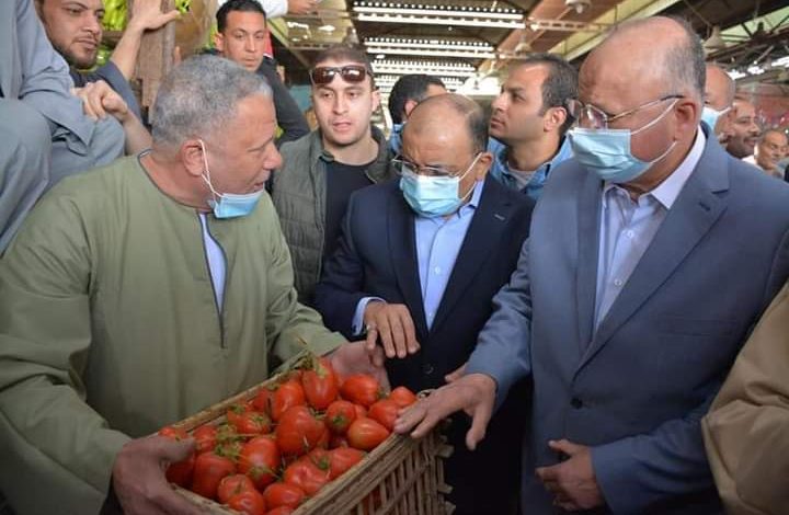 جولة تفقدية لوزير التنمية المحلية ومحافظ القاهرة لسوق العبور 7 FB IMG 1650133600426