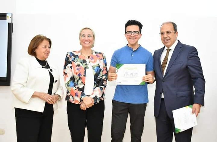 وزيرة البيئة تشارك فى ندوة بالجامعة البريطانية حول دور الشباب في مواجهة تغير المناخ 5 FB IMG 1650447827435