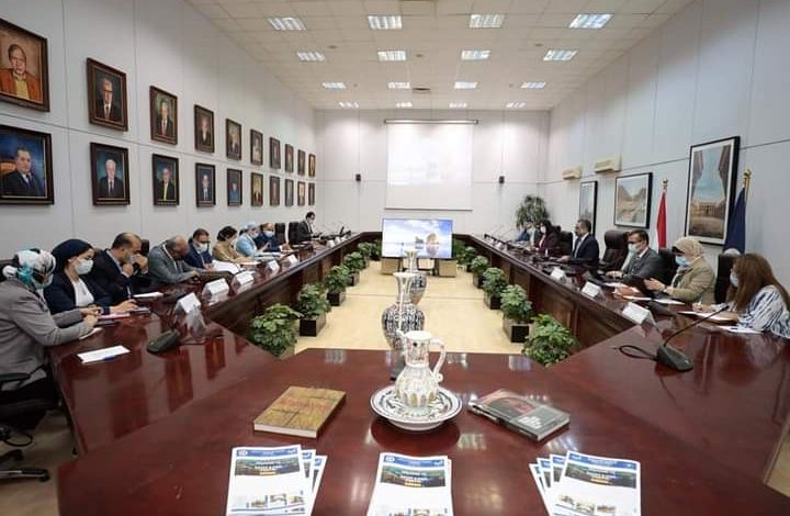 وزراء السياحة والآثار والتنمية المحلية والبيئة يناقشون استعدادات مصر لمؤتمر الأطراف ال٢٧ لاتفاقية الأمم المتحدة لتغير المناخ "CO 3 FB IMG 1650887578455