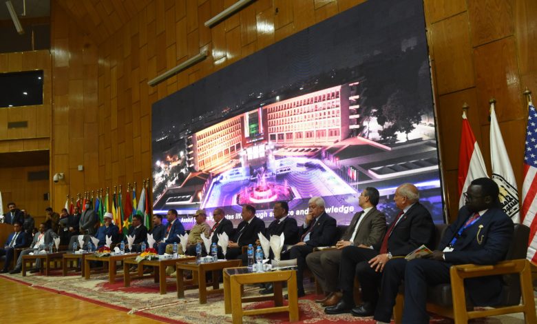 جامعة أسيوط تنظم الملتقى الثانى لاسبوع الشعوب بمشاركةطلاب ٢٠ دولة 3 IMG 20220402 WA0290