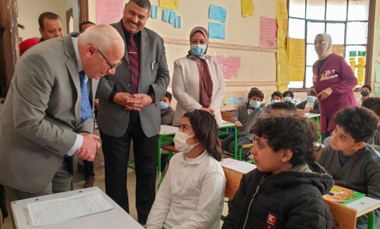 محافظ بورسعيد يتابع إنتظام سير إمتحانات الصف الرابع الإبتدائى 1 IMG 20220403 WA0038