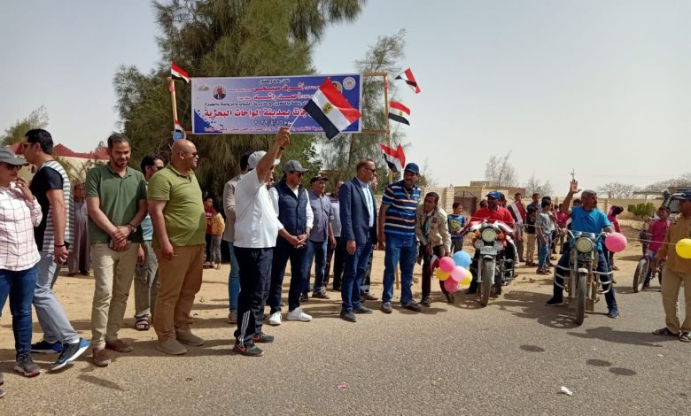 وزير الشباب والرياضة يطلق شارة البدء لماراثون الدراجات الهوائية بالواحات البحرية 1 IMG 20220416 WA0102