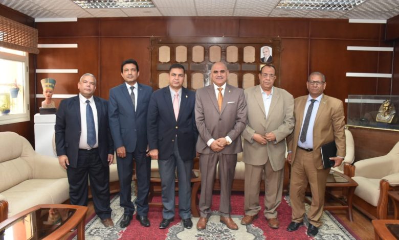 رئيس جامعة الأقصر يستقبل لجنة قطاع الآداب بالمجلس الأعلى للجامعات 1 IMG 20220418 WA0093