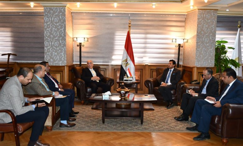 وزير الرياضة يلتقي مجلس إدارة الاتحاد المصري للكاراتيه 3 IMG 20220424 WA0087