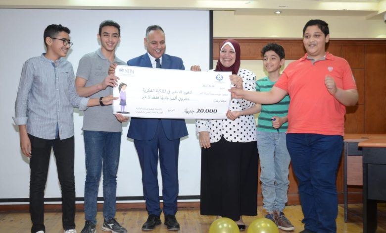 رئيس أكاديمية البحث العلمي يسلم جوائز الملكية الفكرية فى مسابقة الخبير الصغير 1 IMG 20220429 WA0038