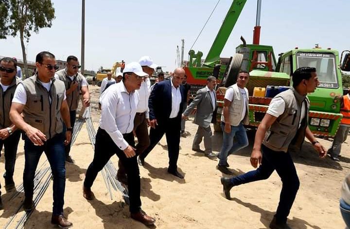 رئيس الوزراء يتابع تنفيذ مشروع كباري شربين ضمن أعمال تطوير المزلقانات 3 FB IMG 1654973237547