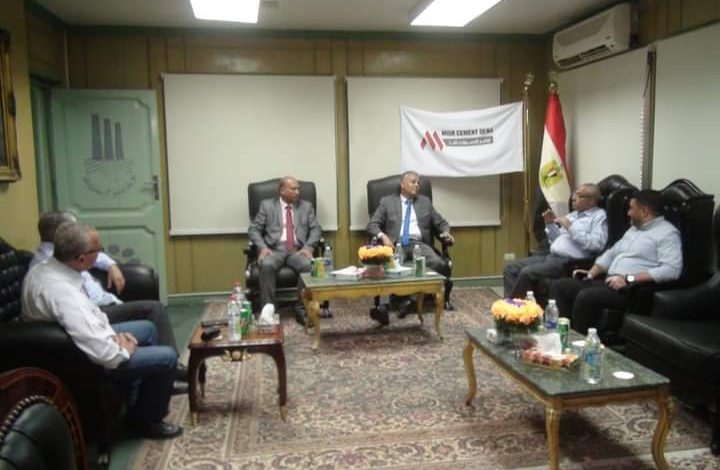 رئيس جامعة جنوب الوادي يزور مصنع اسمنت قنا. 3 IMG 20220611 WA0055