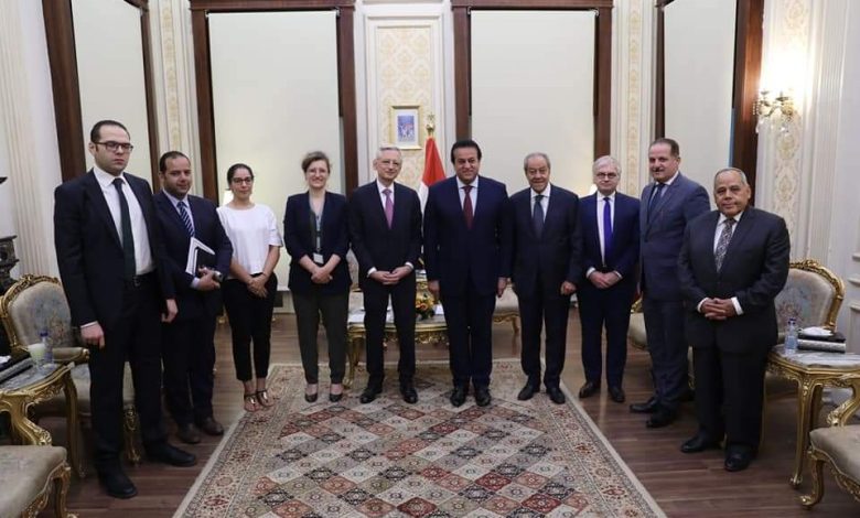 وزير التعليم العالي يستقبل السفير الفرنسي بالقاهرة. 1 IMG 20220623 WA0050