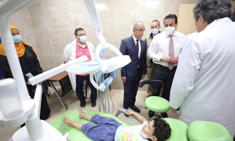 وزير التعليم العالي يتفقد المستشفى الجامعي بالعاشر من رمضان 1 IMG 20220702 WA0048