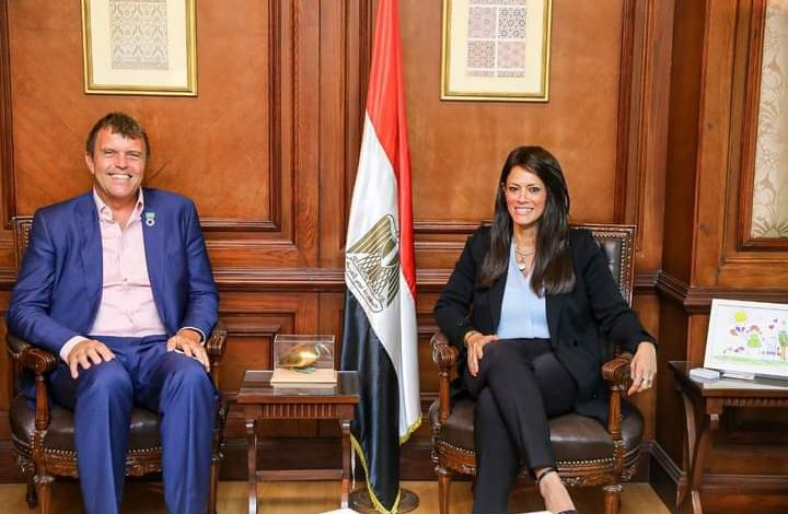 المشاط تستقبل رائد العمل المناخي البريطاني وممثل الامم المتحدة فى مؤتمر المناخ 1 FB IMG 1659465833034