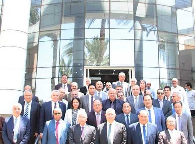 وزير الزراعة يبحث مع قيادات الوزارة أولويات المرحلة القادمة في 3 FB IMG 1660575617358