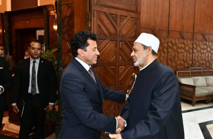 وزير الشباب والرياضة يلتقي شيخ الأزهر لبحث تعزيز التعاون المشترك 4 FB IMG 1661441935330