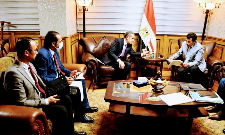 وزير الرياضة ومحافظ الغربية يناقشان مشروعات الشباب فى قرى حياة كريمة 1 IMG 20220808 WA0114