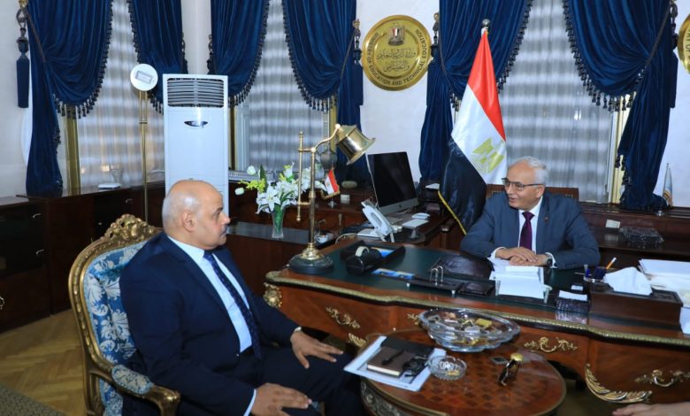وزير التربية والتعليم يلتقي مع مدير منظومة الشكاوى الحكومية الموحدة بمجلس الوزراء 3 IMG 20220817 WA0035