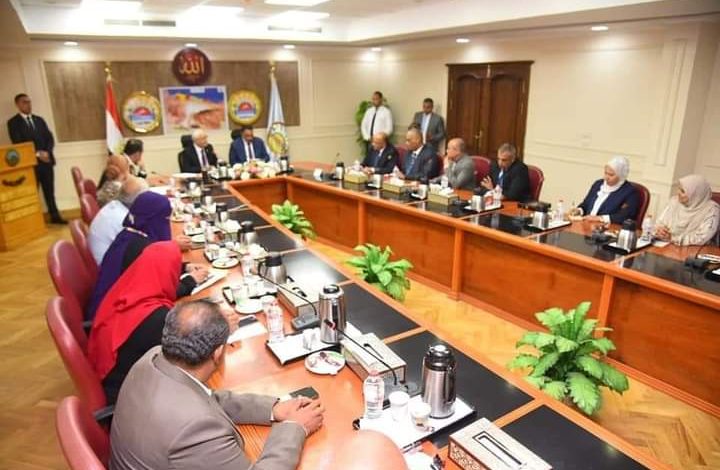 حجازى يلتقى بقيادات التعليم بمحافظة مطروح لمناقشة استعدادات العام الدراسي الجديد .. 1 IMG 20220824 WA0089