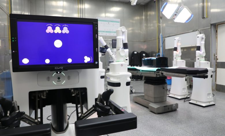 بدء استخدام الروبوت الجراحى بوحدة علاج القصور الكلوى بالقصر العينى وإجراء الجراحات المتقدمة مجانا 4 IMG 20220826 WA0026