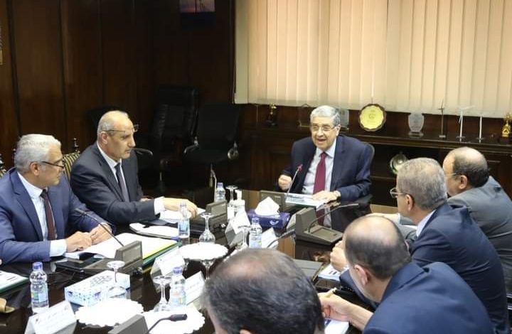 وزير الكهرباء يتابع مؤشرات الأداء بنطاق عمل شركة مصر العليا لتوزيع الكهرباء 3 FB IMG 1663521606235