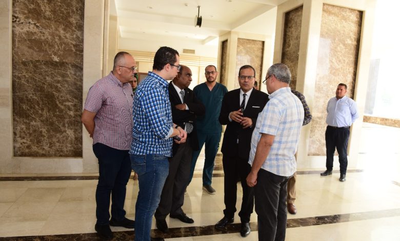 رئيس جامعة سوهاج يجري جولة تفقدية لمتابعة سير العمل بالمستشفى الجديد 3 IMG 20220904 WA0112