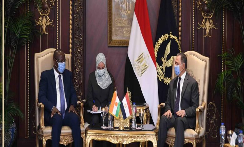 وزير الداخليةاللواء محمود توفيق يستقبل نظيره بدولة النيجر ادامو سولى 1 IMG 20220904 WA01541