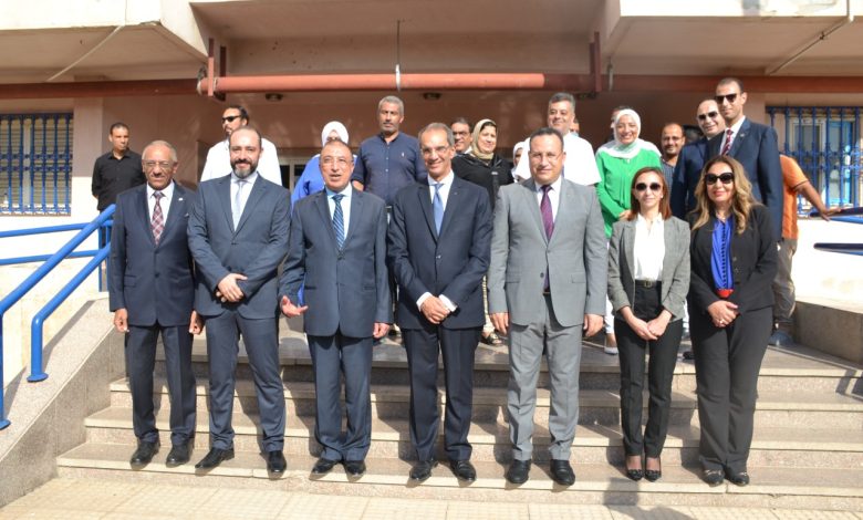 وزير الإتصالات ورئيس جامعة الإسكندرية يتفقدان وحدة " التشخيص عن بُعد" بمستشفي سموحة 2 IMG 20220908 WA0087