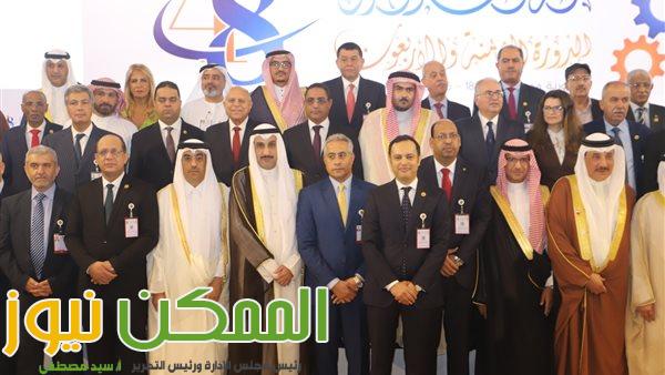 درع منظمة العمل العربية لوزير القوى العاملة حسن شحاتة . 2 IMG 20220918 WA0057