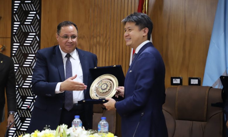 المدير العام للمنظمة العالمية للملكية الفكريه يزور المركز القومى للبحوث 3 IMG 20220922 WA0036