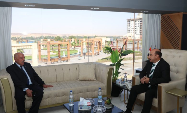 محافظ أسوان يشيد بدور المعلم فى العملية التعليمية 1 IMG 20220929 WA0075