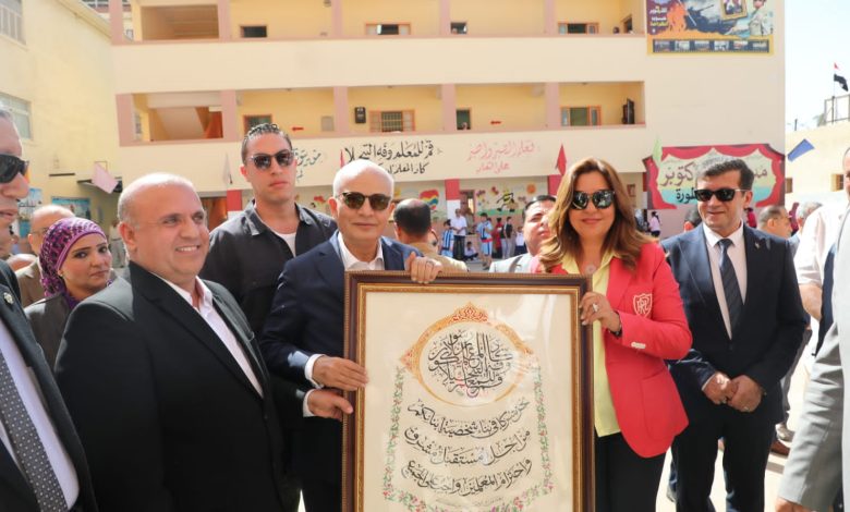 حجازي فى دمياط: أولياء الأمور شركاء الوزارة في العملية التعليمية.. ولا تطوير بدون الارتقاء بأداء المعلم 4 IMG 20221001 WA0112