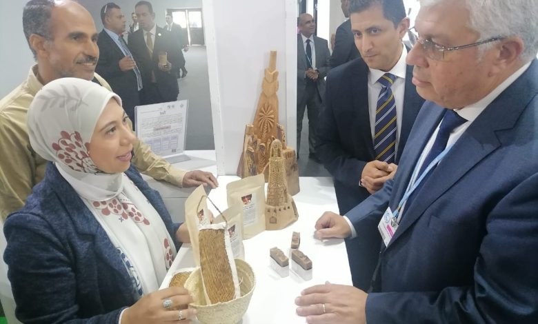 عاشور يتفقد جناح وزارة التعليم العالي والبحث العلمي في المنطقة الخضراء 1 IMG 20221108 WA0116