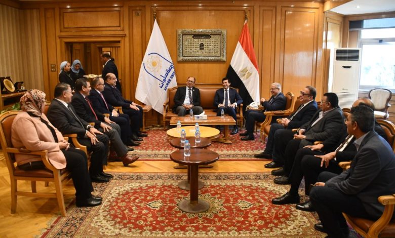 وزير الرياضة يجتمع بمجلس إدارة كليتى التربية الرياضية بنين وبنات حلوان 5 IMG 20221213 WA0069